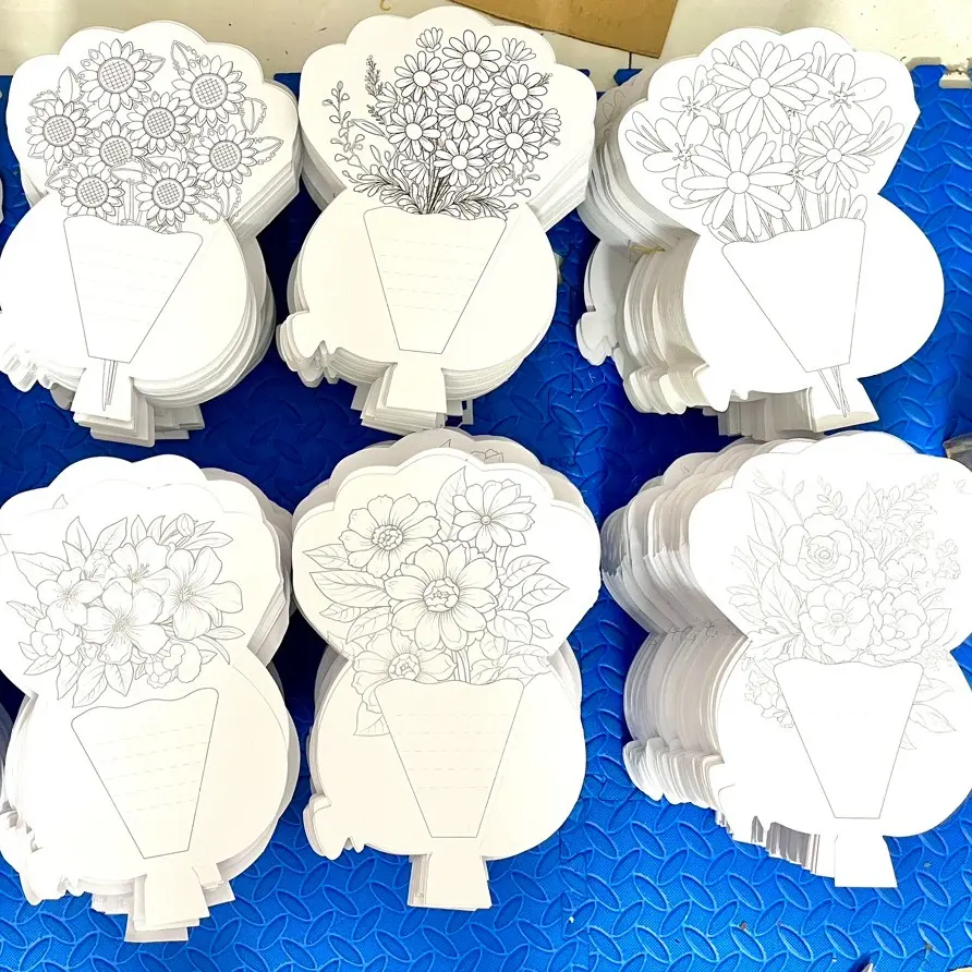 Thiệp bó hoa tô màu giấy cứng c300 có gân gập size to a5, thiệp 8/3; thiệp 20/10; thiệp 20/11