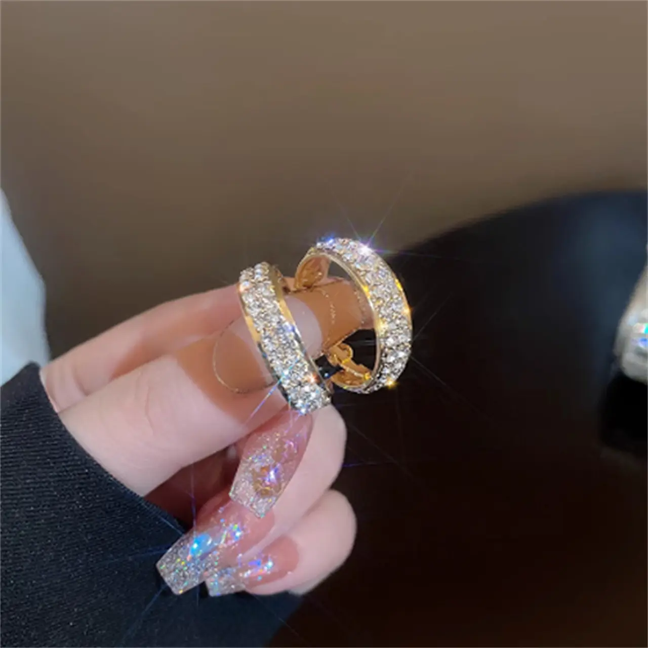 Anting-anting Bulatan berbentuk C, Fesyen dan Berlebihan, Reka Bentuk Niche untuk Wanita, Indah dan Berkilauan, Aksesori Ulang-alik Baharu