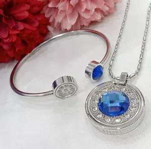 Satu set kalung biru gelang dan kalung Crystal Liontin