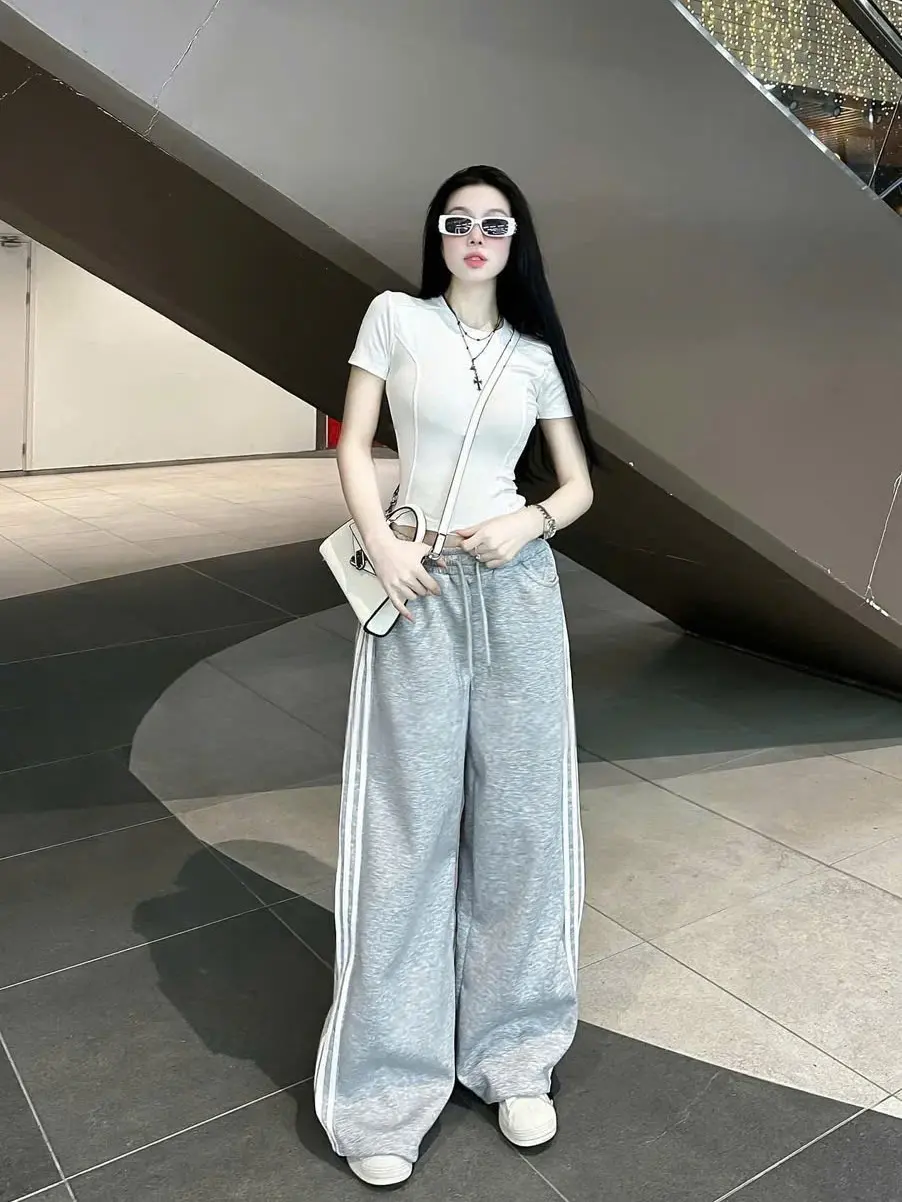 Set thể thao áo thun body mix quần ống rộng sọc viền thể thao