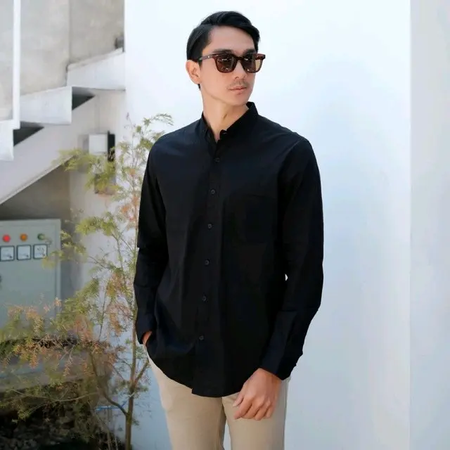 Kemeja Flanel Hitam Polos Lengan Panjang Slim-fit Pria bahan Lembut Casual