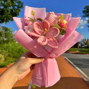 Ramo de hilo de crochet hecho a mano, lirios y tulipanes, flores bonitas, decoración para oficina en casa, regalo para San Valentín, Navidad, cumpleaños