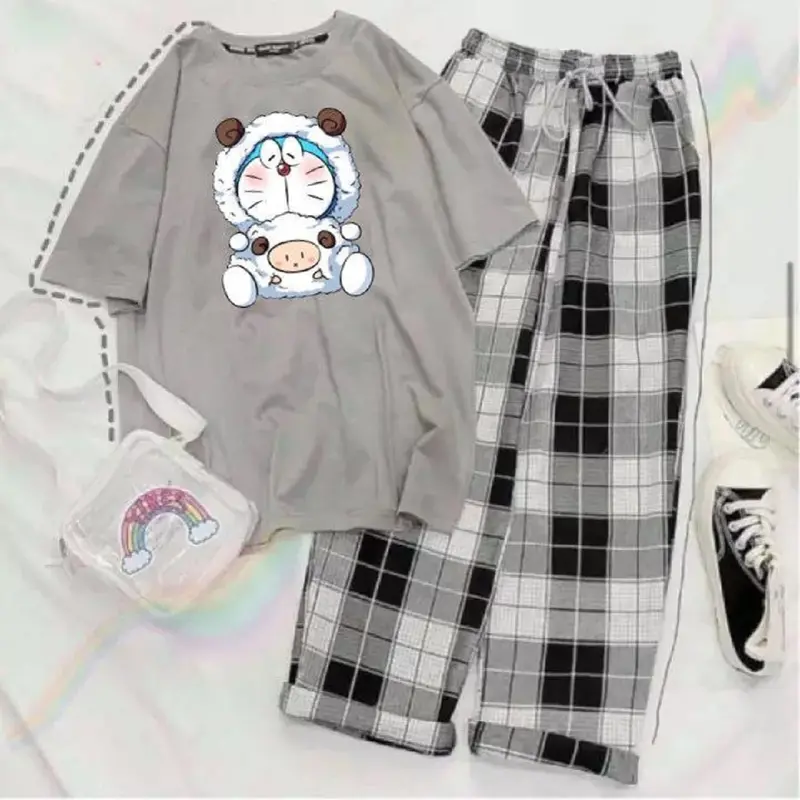 Bộ Áo Thun Nam Nữ Cổ Tròn In Hình Dora và Quần Kẻ Karo Ống Rộng Vải Thun Top 3
