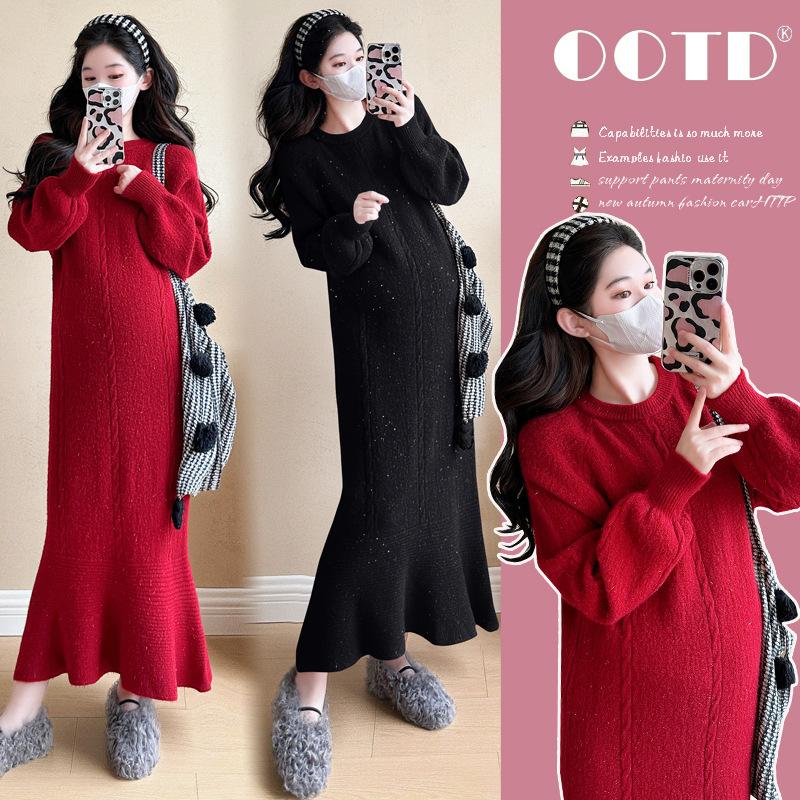 Young Mom | Đầm bầu mùa Đông sang trọng DV239 với 2 màu Đen và Đỏ chất liệu Len dày dặn, thiết kế sang trọng, hàng Thu Đông ấm áp Thai kỳ Thoải mái Voi Váy Bầu Kem Dài Tay Sandal