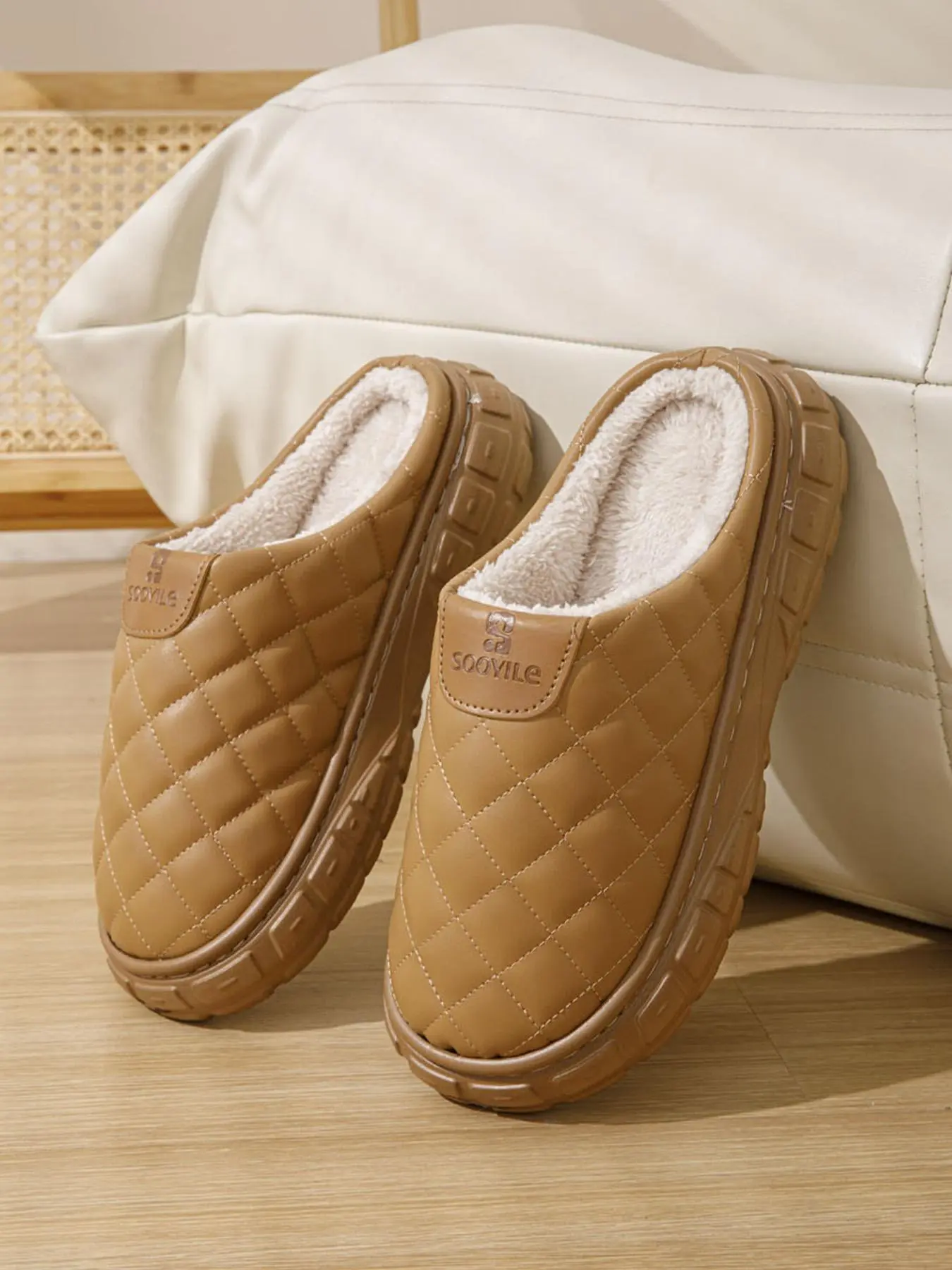 Men's Letter Label Design Plush Slippers, Casual Soft Comfortable Quilting Design Home Slippers, Warm Slippers for Indoor & Outdoor Use for Fall & Winter