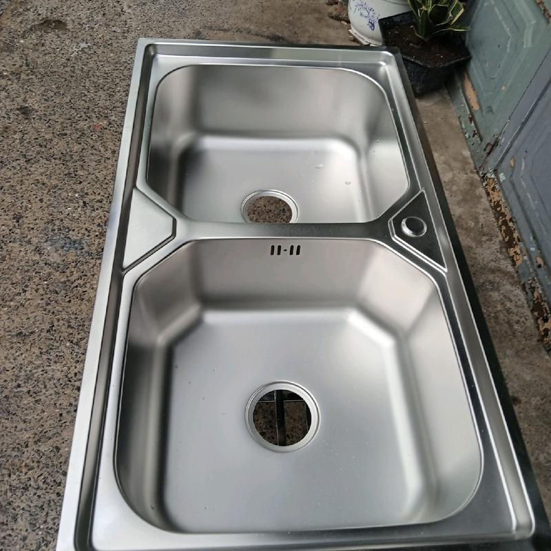 chậu rửa đôi 50x90 cao cấp 100% inox siêu dày,trọn bộ có kèm theo vòi inox 304 và dây cấp nước 2
