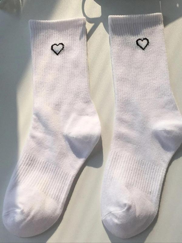 Women's 3 Pairs Heart Print Crew Socks, Casual Moisture Wicking Mid Calf Socks, Soft Comfy Breathable Hosiery for All Seasons Daily Wear 2
