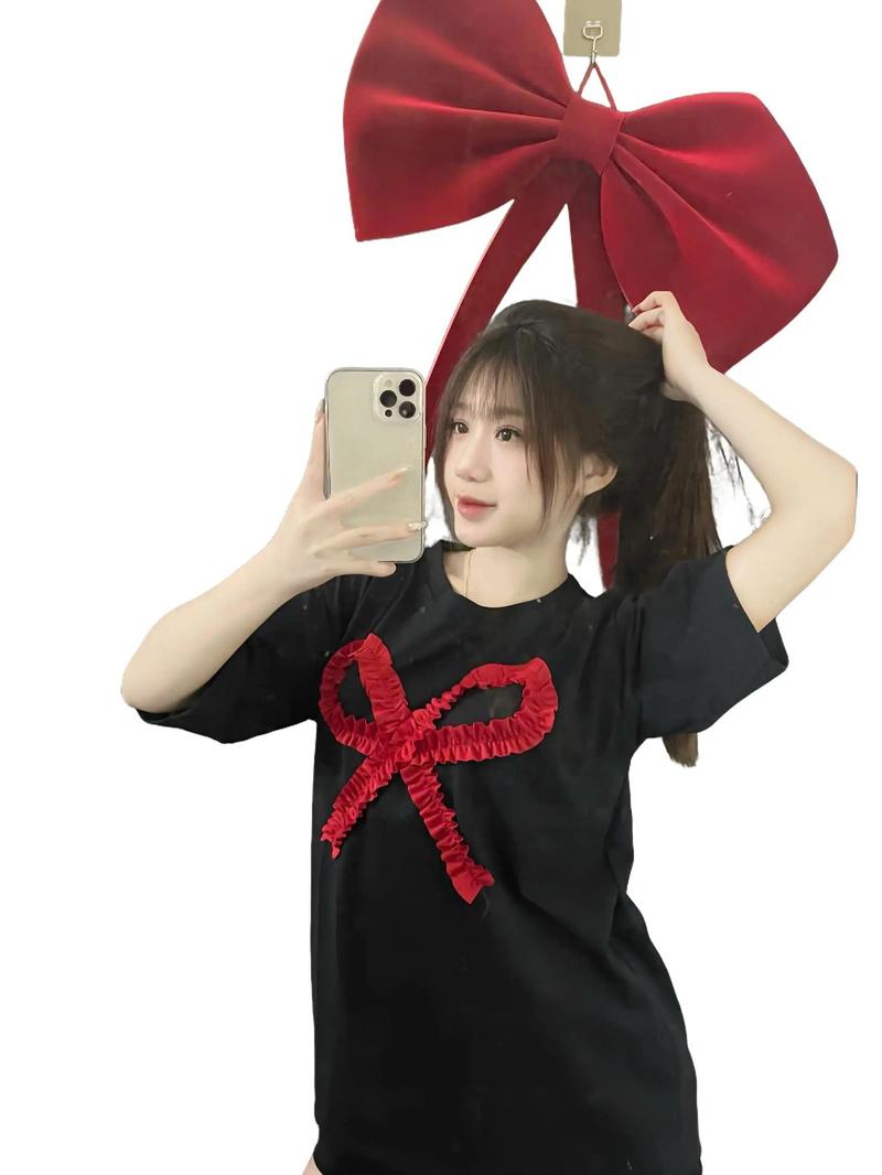 Product Introduction of Áo  ĐÍNH NƠ FORM RỘNG hot trend 2025 cổ tròn (MỎNG NHẸ,GIÁ RẺ,HÀNG BÌNH DÂN) Top Women 2