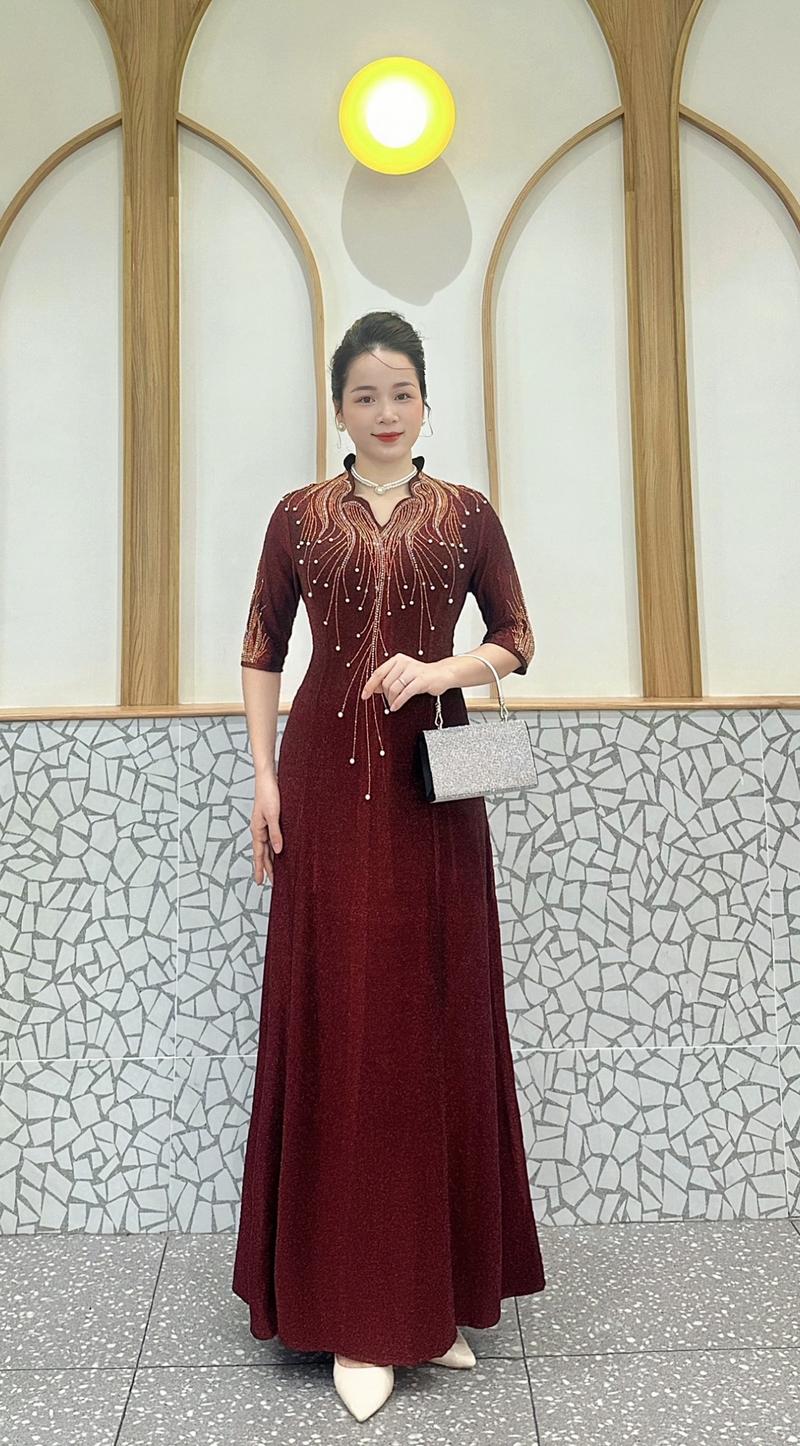 Product Introduction of Đầm Trung Niên Dáng Dài + Lửng K482 Vải Nhũ từ 50-80kg Ôm gọn Màu Đỏ Women Dress Kim Tuyến 7