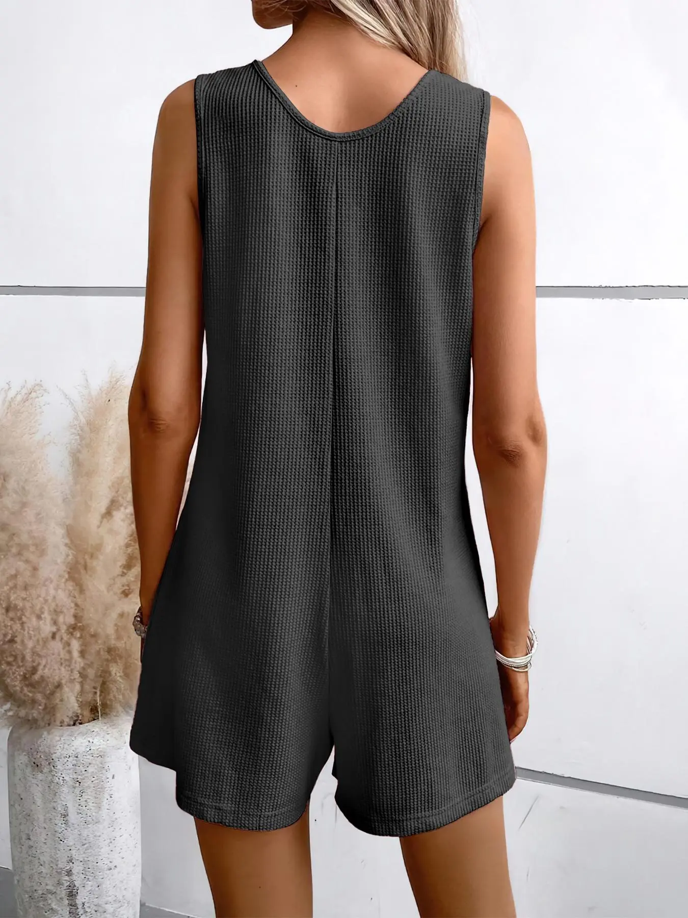 Women's Plain Pocket Button Front Romper, Casual Sleeveless Romper for Daily Wear, Ladies Clothes for All Seasons