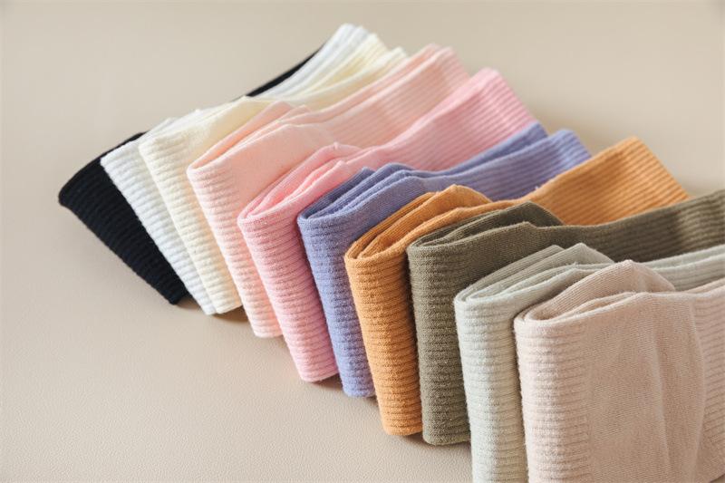 Product Introduction of Solid Color Women Yoga Socks Cotton Breathable Gym Fitness Dance Sports Socks Women Professional Silicone Non-slip Pilates Socks 26