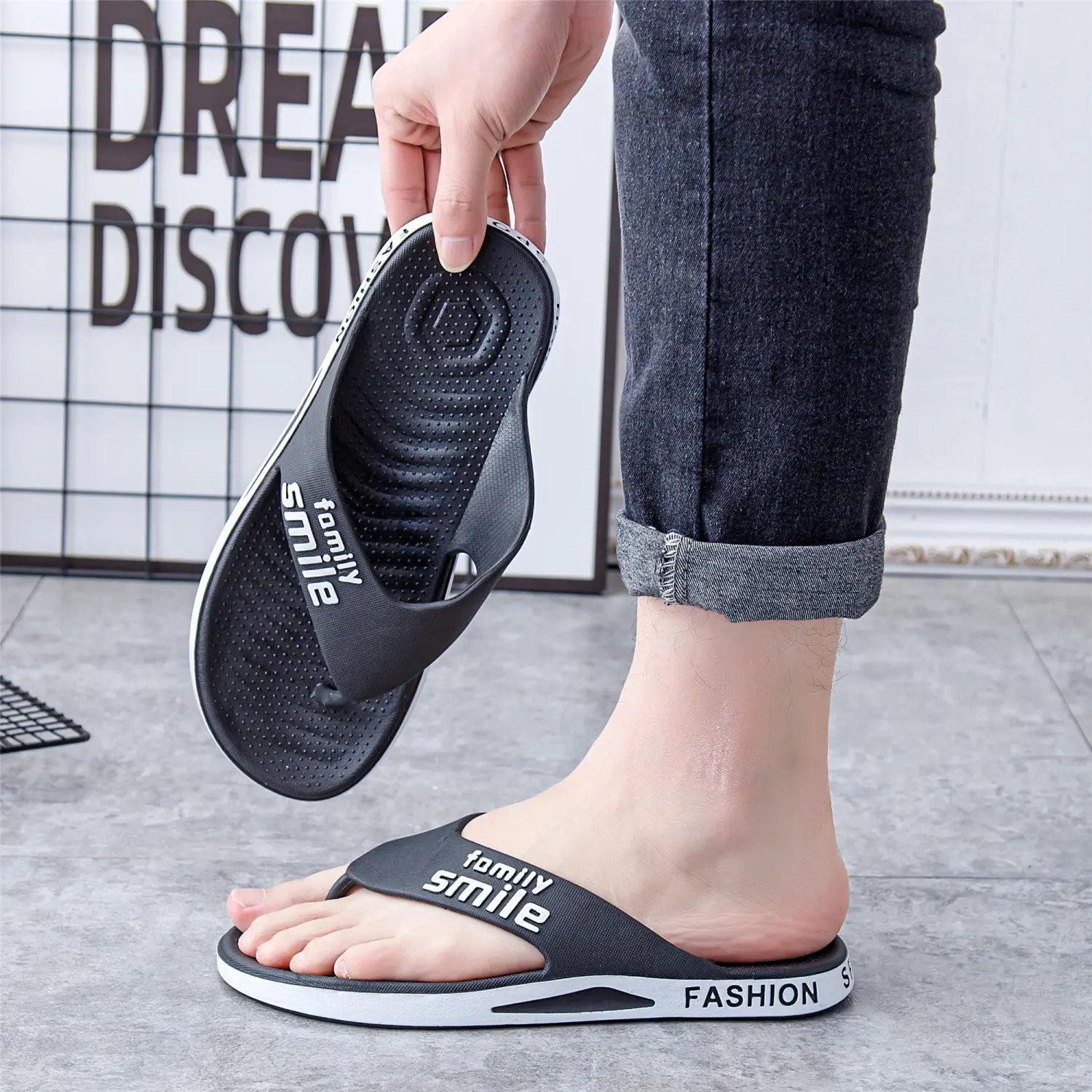Dép Xỏ Ngón Nam, Đế Mềm, Chống Trượt, Phong Cách Ngoài Trời Đơn Giản, Dép Lê, Trông Tươi Mới, Thoải Mái, Thường Ngày, Phong Cách Hàn Quốc, Thích Hợp Cho Mùa Hè, Năm 2025