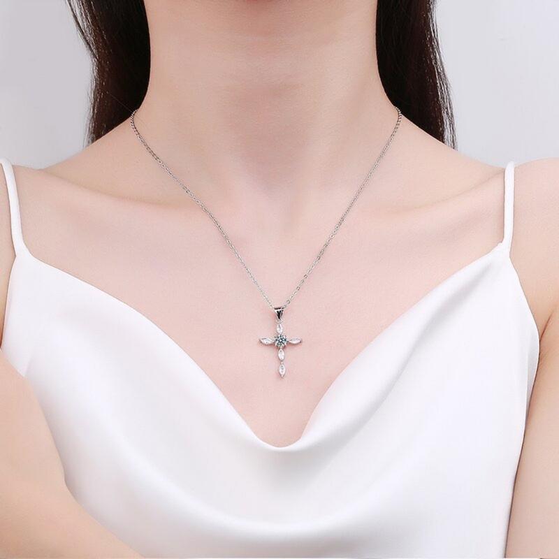 Product Introduction of [with Gra Certificate]S925 Silver Moissanite Necklace White Cross Pendant Clavicle Chain 19