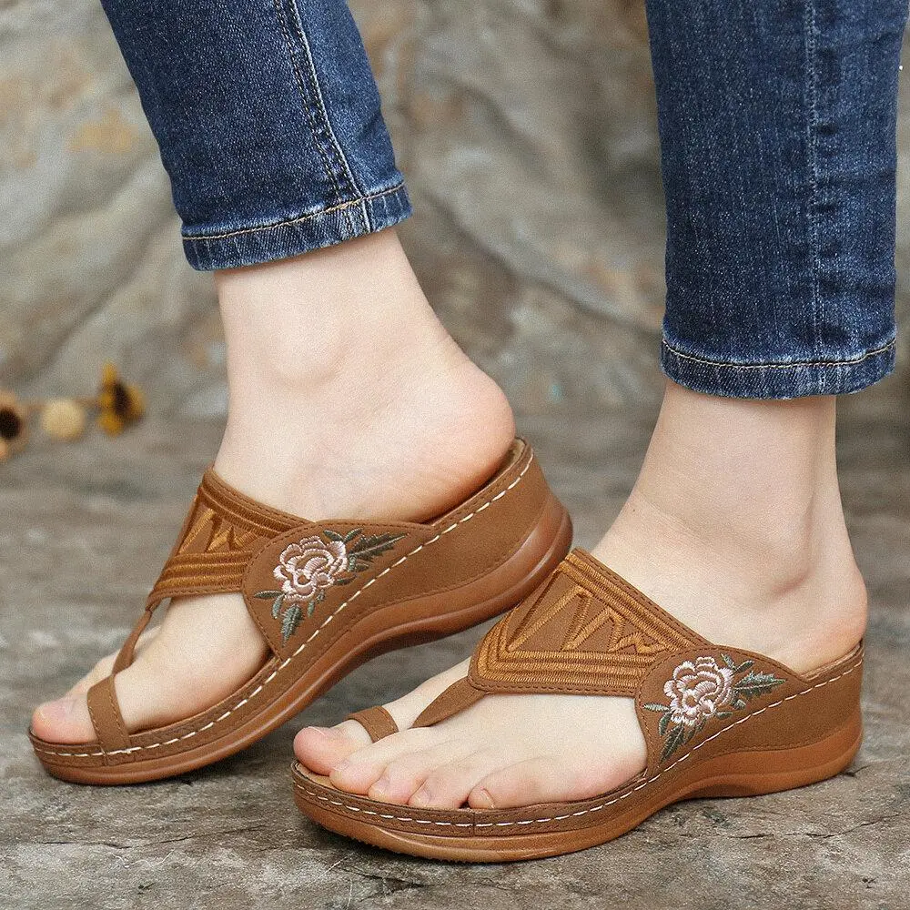 Summer clip on shoes with low heels and thick soles, casual and comfortable sandals Footwear Women Girl Nail Makapal Tactical