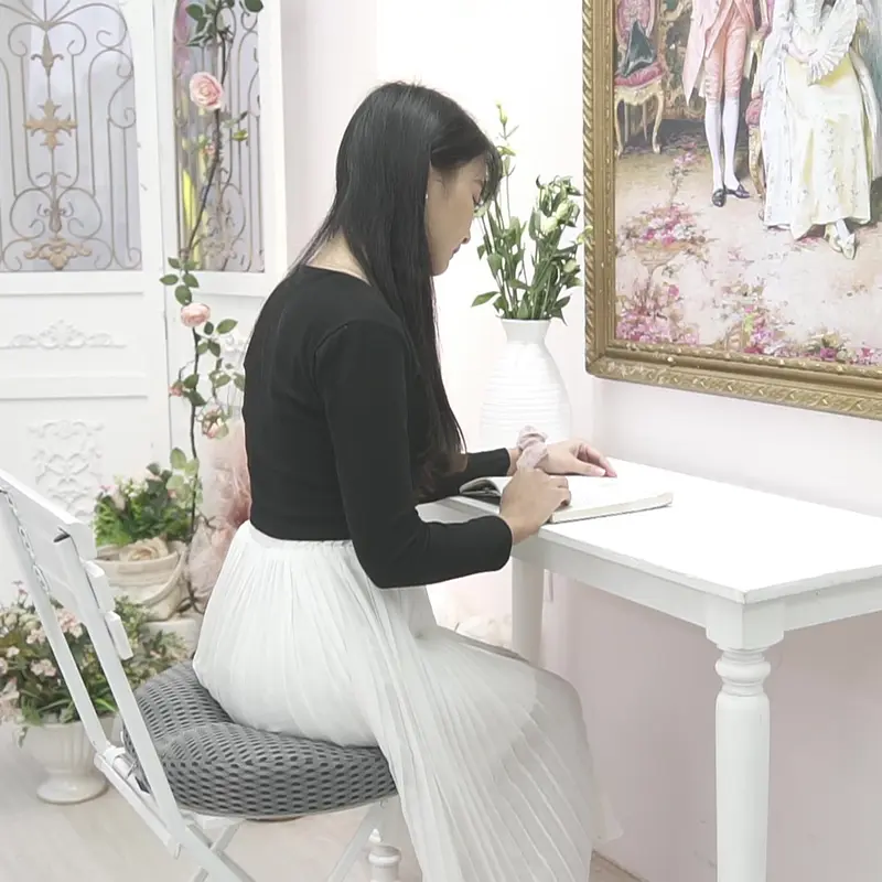 Đệm ngồi chống trĩ Ema thế hệ mới - Ruột cao su non đục lỗ thoáng khí, tạo tư thế ngồi thoải mái 1