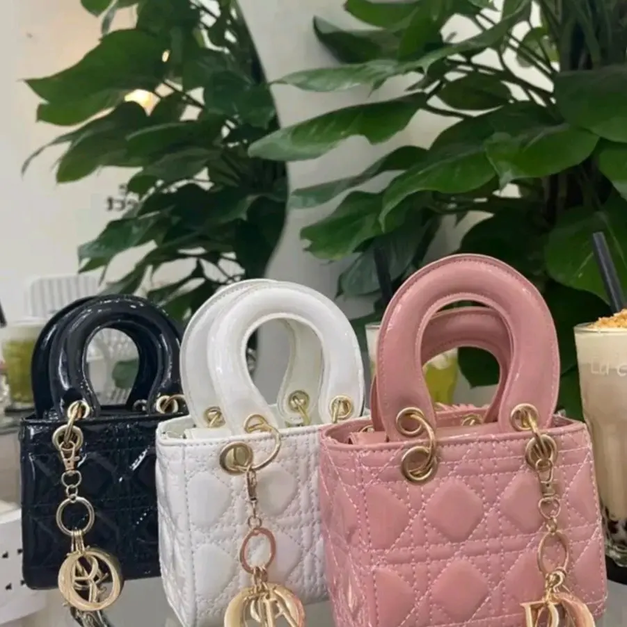 túi hộp vuông size 20 da bóng. da lì. chị em đặt đơn ghi màu dưới đơn hàng dùm em ạ