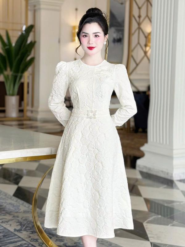 MIỄN SHIP MDU4495 Váy Gấm Dập Hoa Cao Cấp - Thiết Kế Dáng Xòe Nhẹ Cổ Tròn Thanh Lịch Dành Cho Nữ Women Dress Màu Trắng đầm trắng