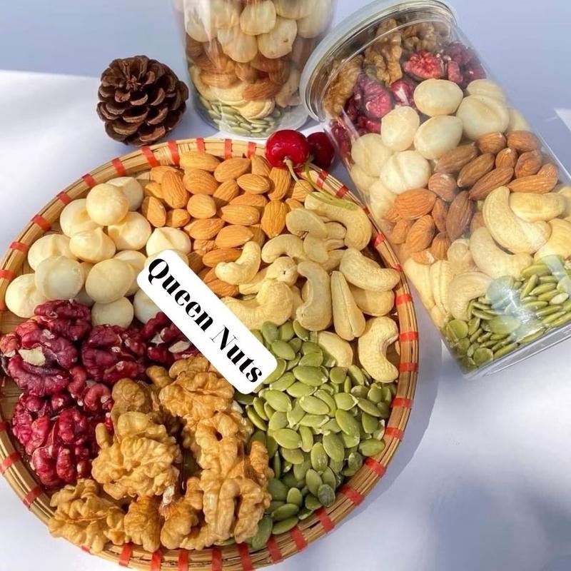 500g Hạt dinh dưỡng mix tổng hợp macca,óc chó đỏ,óc chó vàng,hạnh nhân,hạt điều,bí  by Queen Nuts