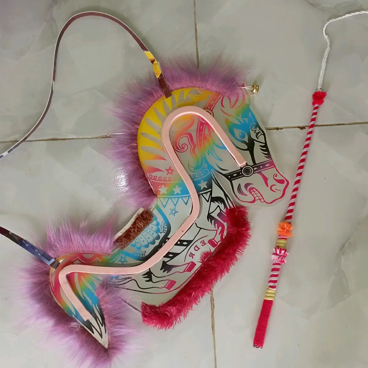 Mainan kuda lumping +cambuk tradisional