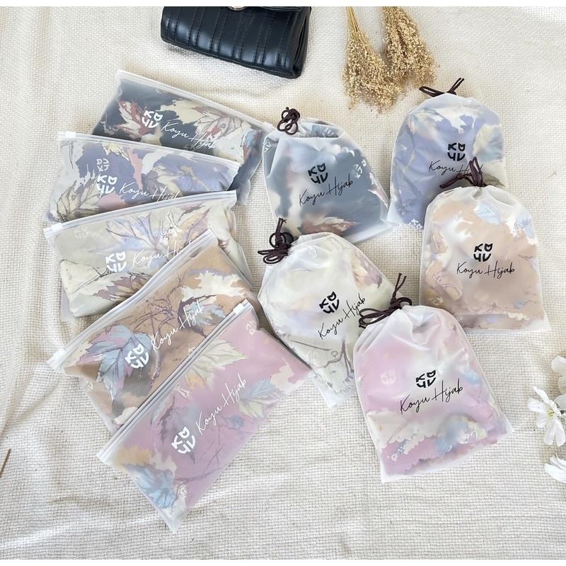 Koyu Hijab Segiempat Motif Viney Leaf Maple (Autumn Series) Sutra 5