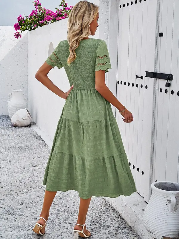 Women's Plain Shirred Tiered Layer A Line Dress, Fashion Ruffle Hem Short Sleeve Midi Dress for Daily Beach Holiday Vacation, Ladies Summer Clothes, Summer Dresses 2025, Womenswear 7