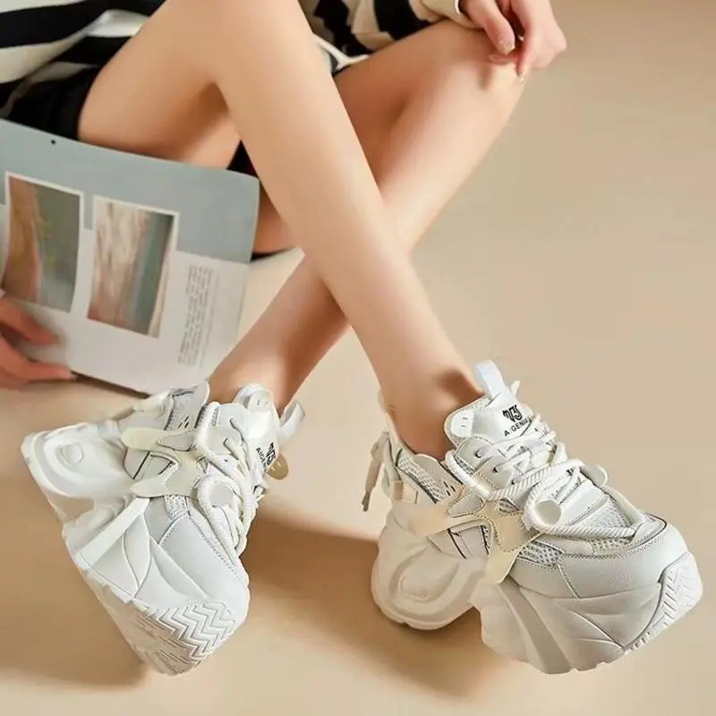 Dad 2024 Autumn New Versatile Mesh Sports Thick Bottom Show Feet Small Height Increasing Women's Shoes