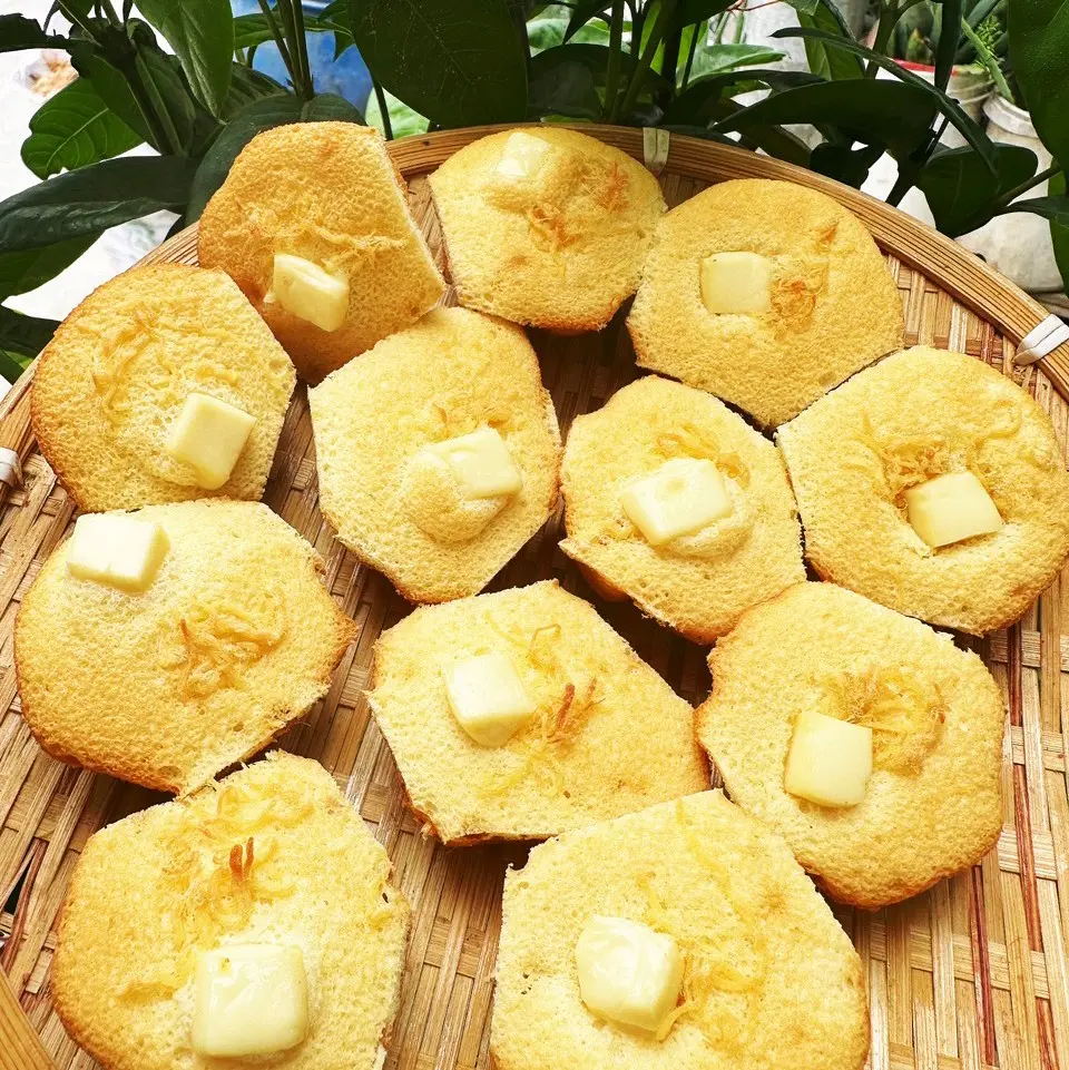 (Quyền Trang Miền Tây) 35 bánh Bông Lan nhân Phô Mai Chà Bông nhà làm (nướng than truyền thống)