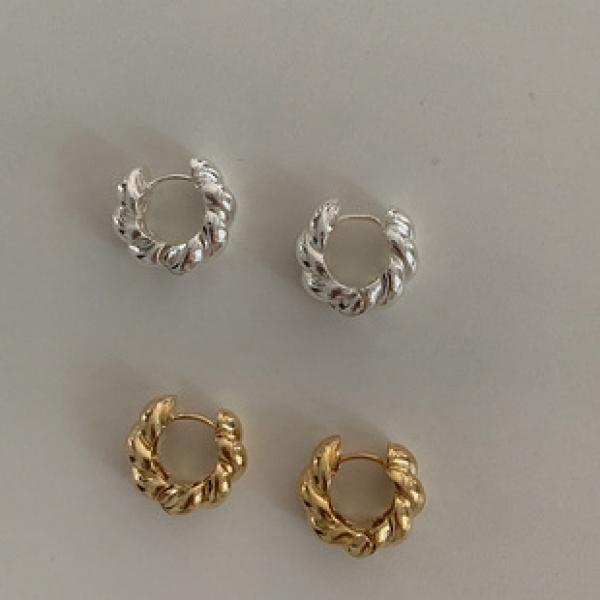 Product Introduction of S925 Silver C- Shaped Earrings Female South Korea Elegant High Sense Online Red Light Surface Ear Ring Ins Niche 2022 New Fashion 33