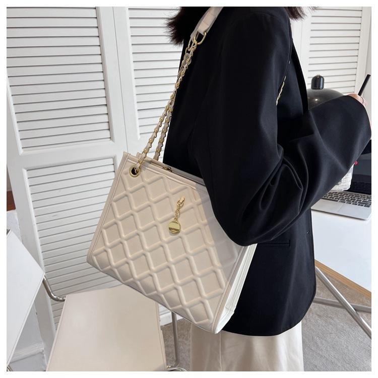 Product Introduction of Túi Kẹp Nách Đeo Vai Thời Trang Mới Mùa Hè, Thêu Kim Cương, Dây Thừng, Túi Xách, Túi Tote Dây Xích Hợp Xu hướng Dành Cho Nữ, 2024 16