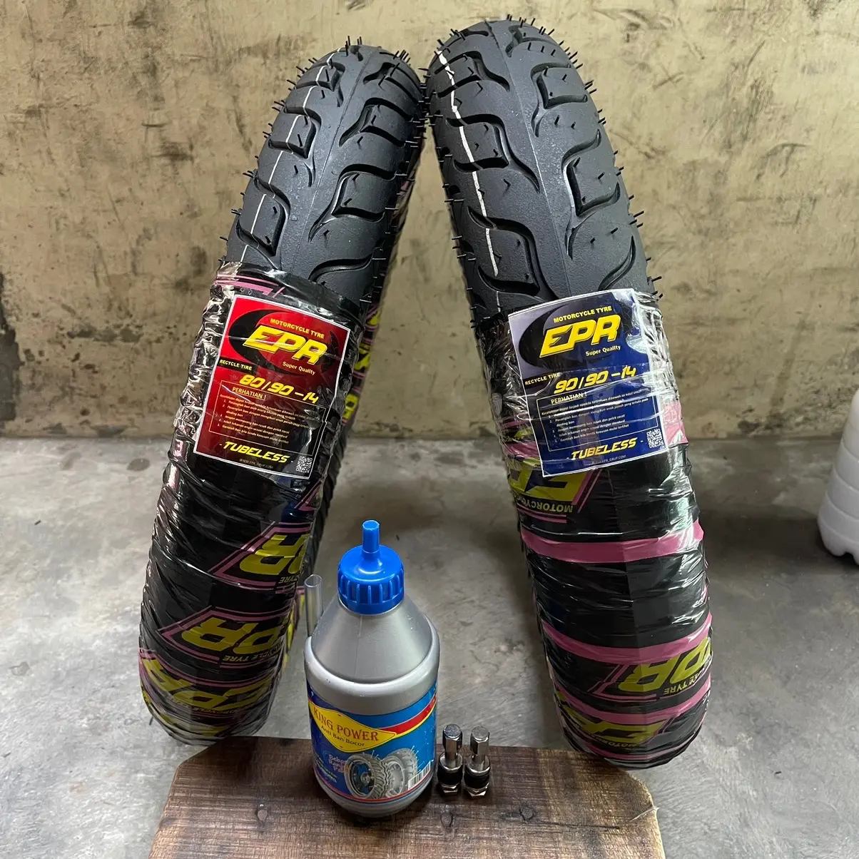 Paket Ban Tubles Matic Ring 14 (2 Ban + Cairan + 2 Dop)