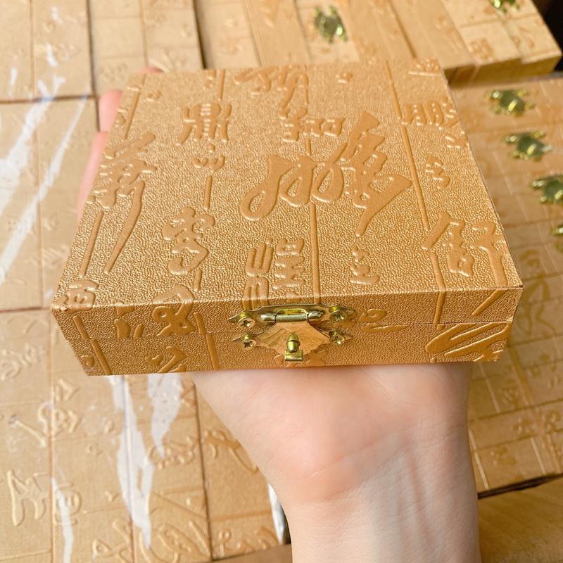 Hộp gỗ vàng cao cấp đựng vòng tay, nhẫn, vật phẩm phong thủy sang trọng (KT: 10.5x10.5x 3-cm)
