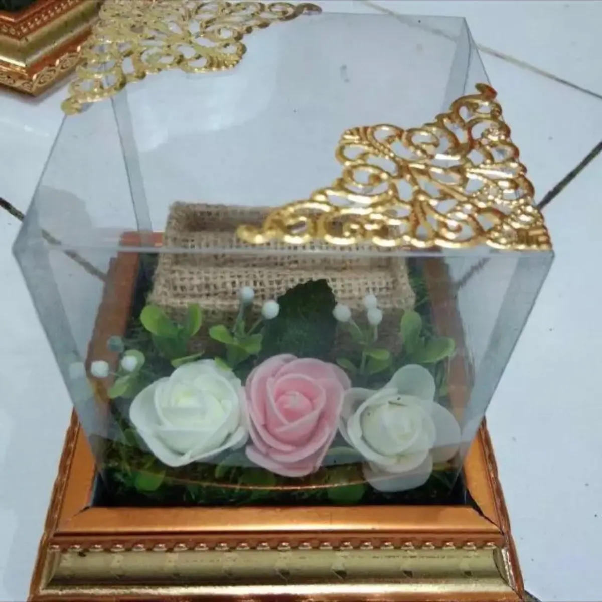 Tempat cincin ring bearer frame ringbox dengan mika rumput