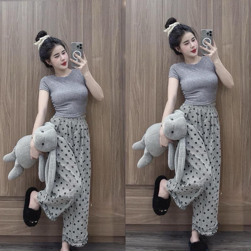 Set quần chấm bi xám kèm áo thun cổ tròn basic thắt nơ đen
