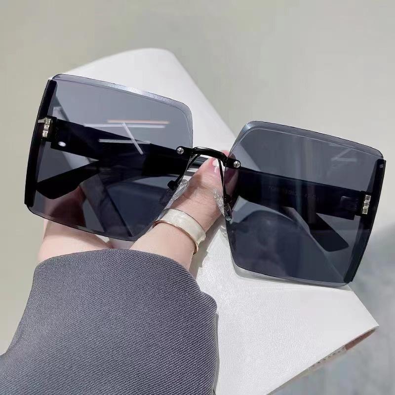Product Introduction of TOSERBA Kacamata Warna Gradasi Tanpa Bingkai Oversize Kacamata Gaya Fashion Korea Lensa Hitam Wanita 14