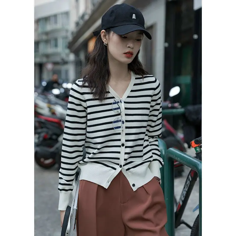 Áo dài tay Cardigan Dệt Kim Cổ Chữ V Binngoc123 Nữ Women Top Sọc Kẻ❤️