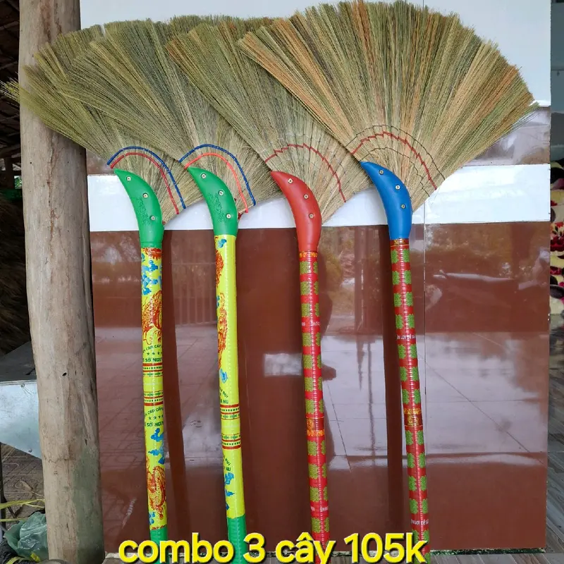 Combo 3 cây chổi_105k.Sản phẩm hữu ích,làm sạch nhà cửa,màu ngẫu nhiên. 0