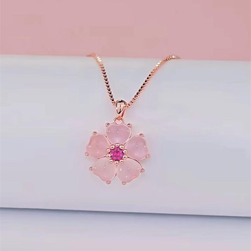 Product Introduction of Natural Crystal Attracting Male Necklace Female Sweet Peach Heart Powder Crystal Pendant Natural Ross Quartz Clavicle Chain Jewelry 3