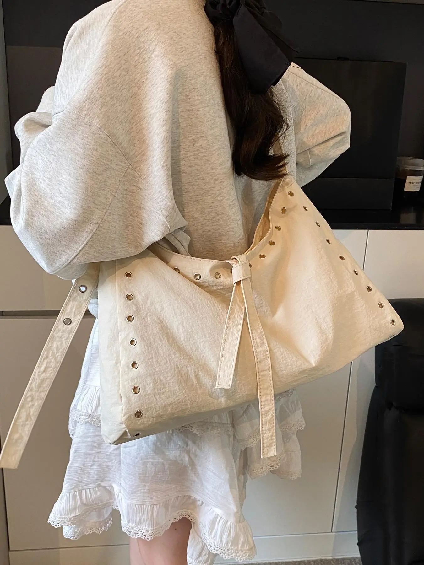 Women's Solid Color Studded Decor Shoulder Bag, Fashionable Large Capacity Crossbody Bag for Daily Used, Casual Trendy Versatile High-quality Daily Commuting Bag