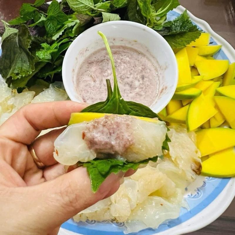 Chân sứa biển ăn liền Cô Tô kèm  mắm tôm 0