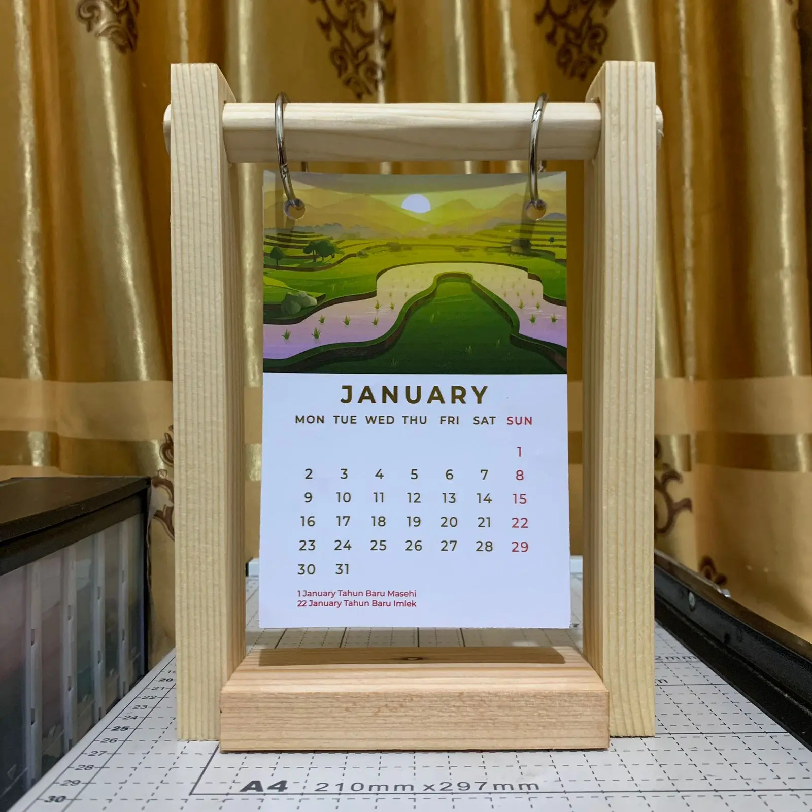 Wood Stand Kalender New Art 2023 dengan Hari Libur