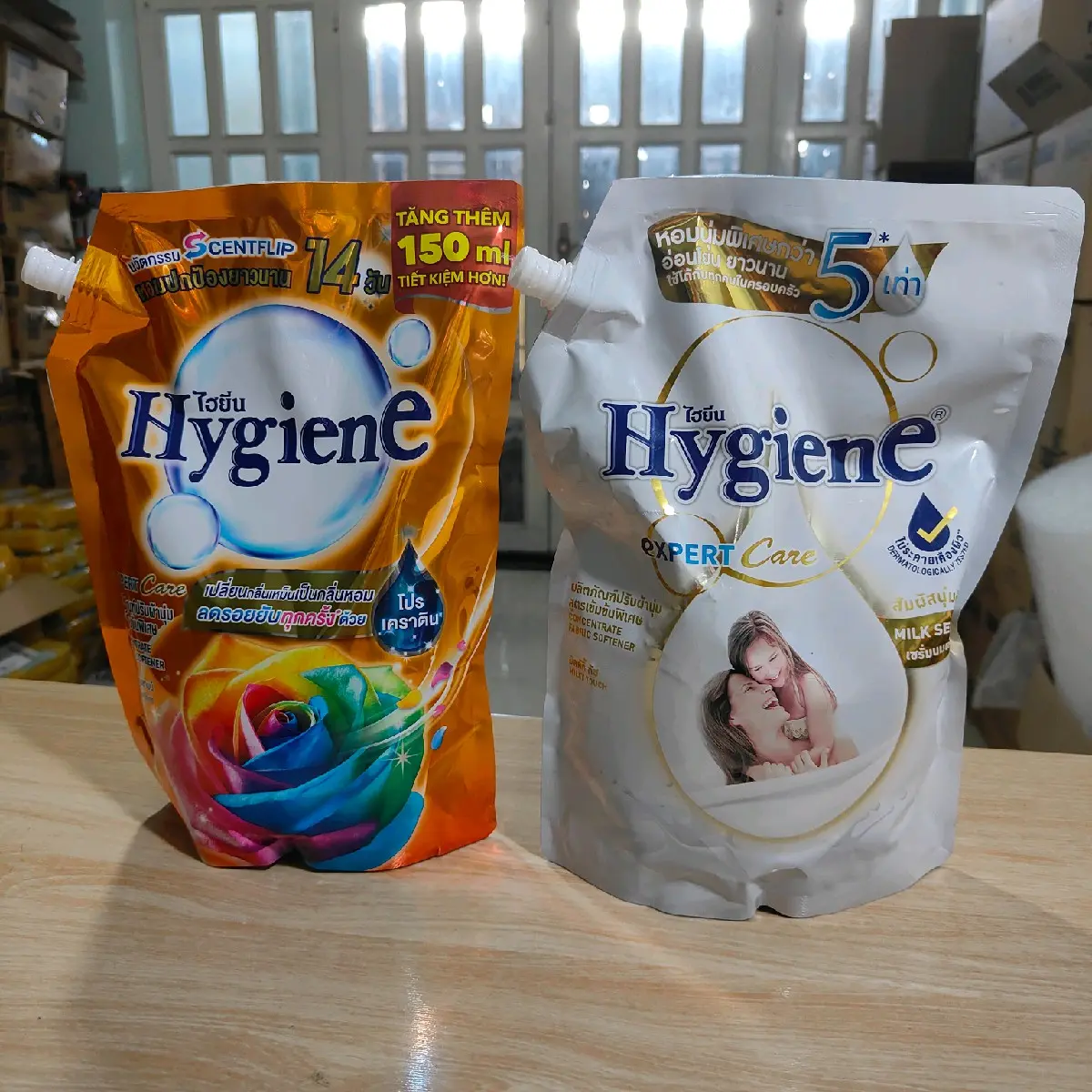 combo 2 túi nước xả Hygiene Thái Lan làm mềm vải , thơm như mùi nước hoa, túi xả màu Cam (1300ml)+túi xả màu Trắng (1300ml) Làm Sạch