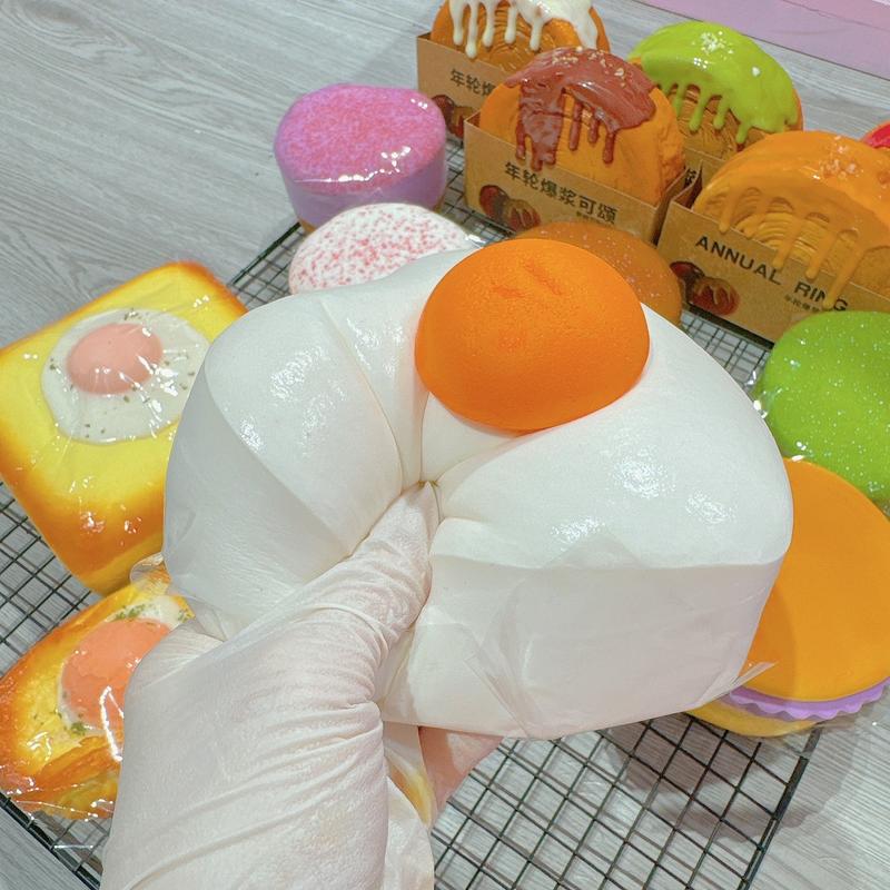 Product Introduction of Đồ Chơi Sticky Squishy Ốp La Trái Tim 0
