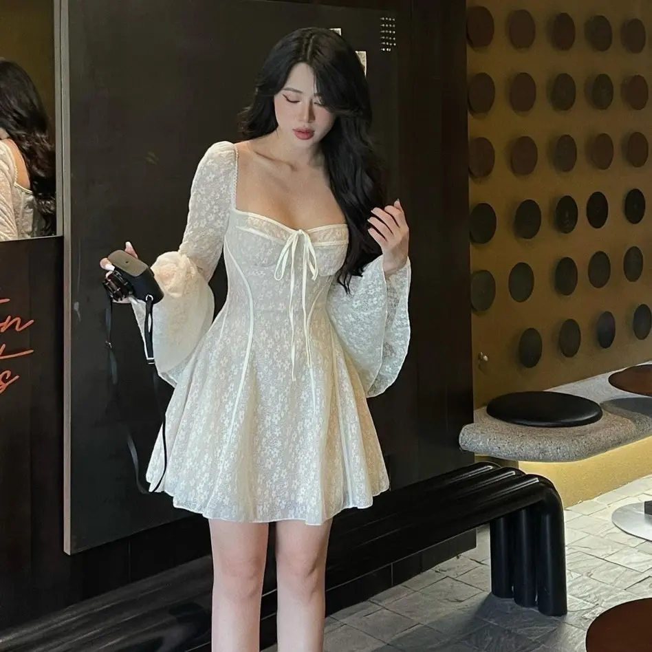 Đầm nư thiết kế tay chuông dáng xòe, đầm dự tiệc họa tiết hoa mai nhí thanh lịch