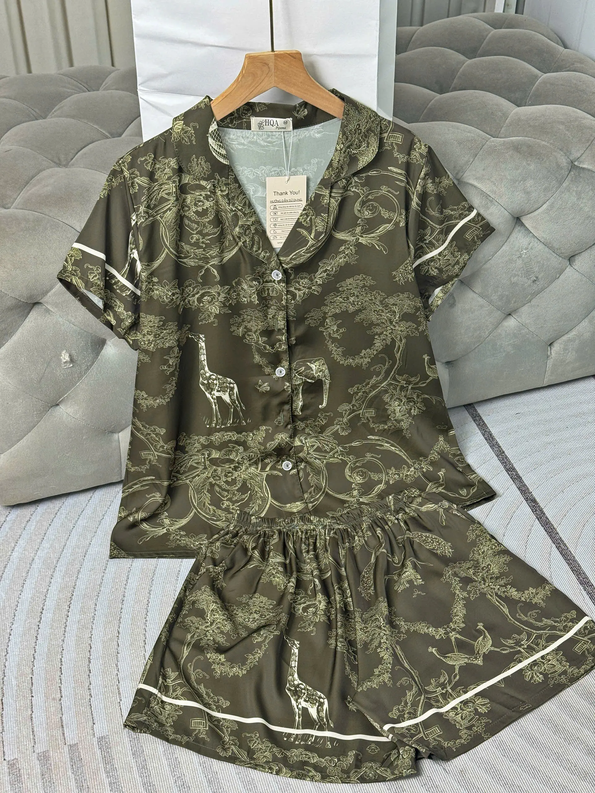 LATIN Đ5 ( 40- 62Kg) - Pijama latin lụa mịn thiết kế họa tiết DỄ THƯƠNG SANG TRỌNG, BỘ ĐÙI