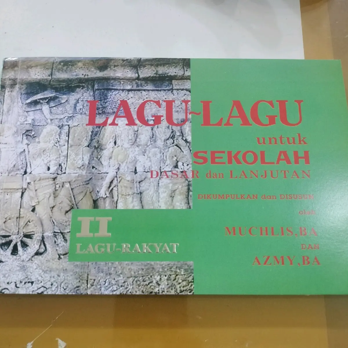 Buku lagu - lagu untuk sekolah dasar dan lanjutan Soft Cover