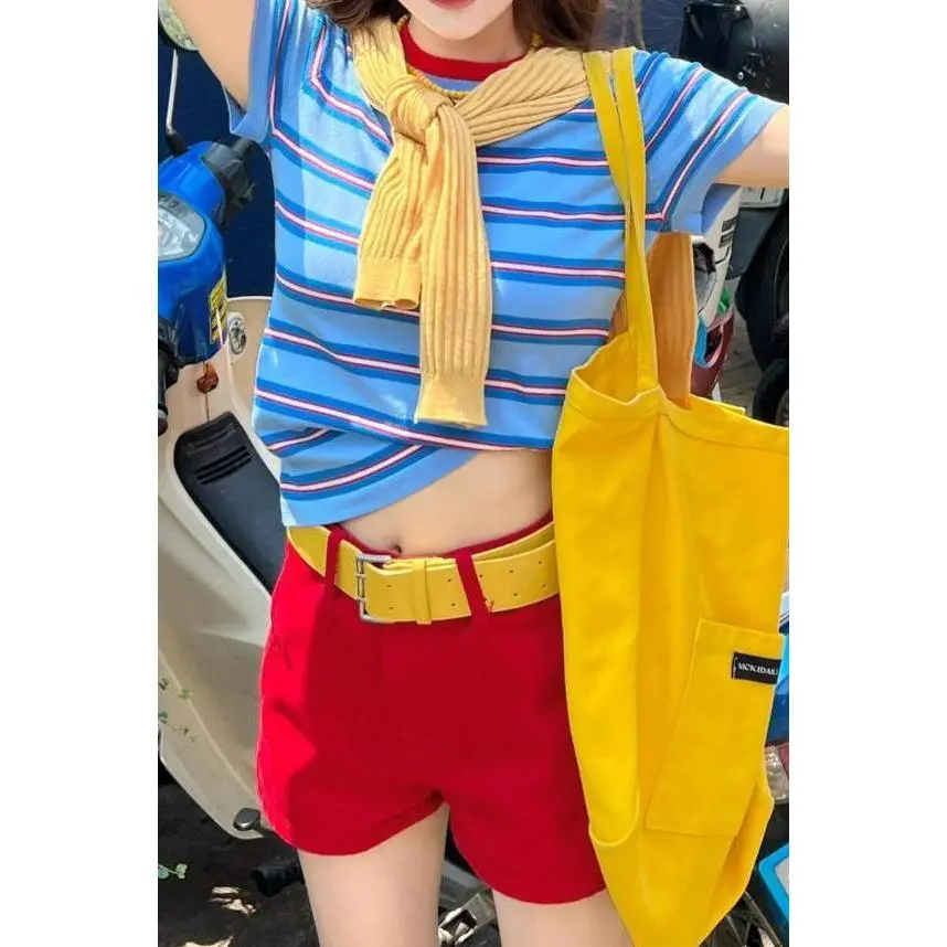 Bộ Áo Phông Ngắn Tay Màu Tương Phản Sọc Dopamine Mùa Hè, Dễ Thương Và Gợi Cảm, Quần Đùi Chữ A Cạp Cao Cho Nữ, Khăn Choàng Dệt Kim Bên Ngoài