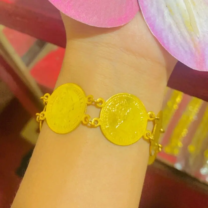 Gelang koin besar