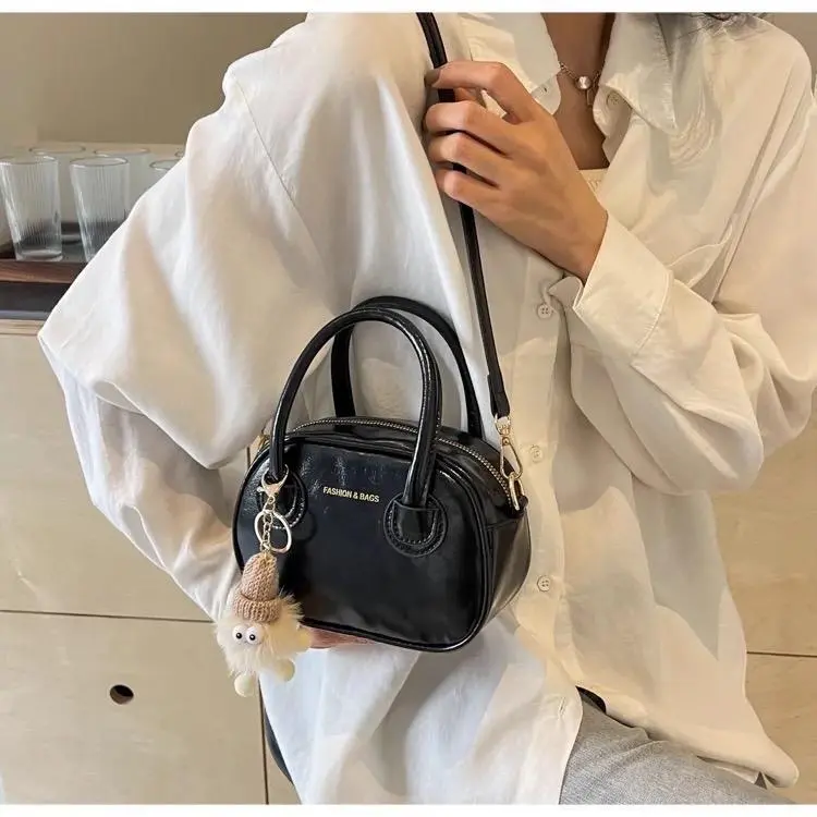 Túi xách nữ đeo chéo cầm tay chất da mềm sang chảnh kèm chú chuột đáng yêu BABUMAP - TDC139 4