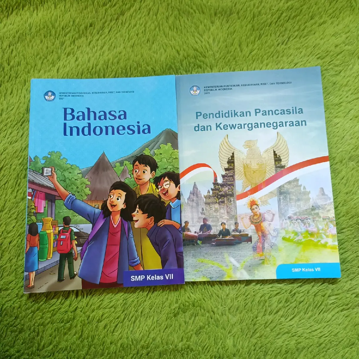 ORIGINAL BUKU PENDIDIKAN PANCASILA DAN KEWARGANEGARAAN BAHASA INDONESIA KELAS 7 SMP KURIKULUM MERDEKA