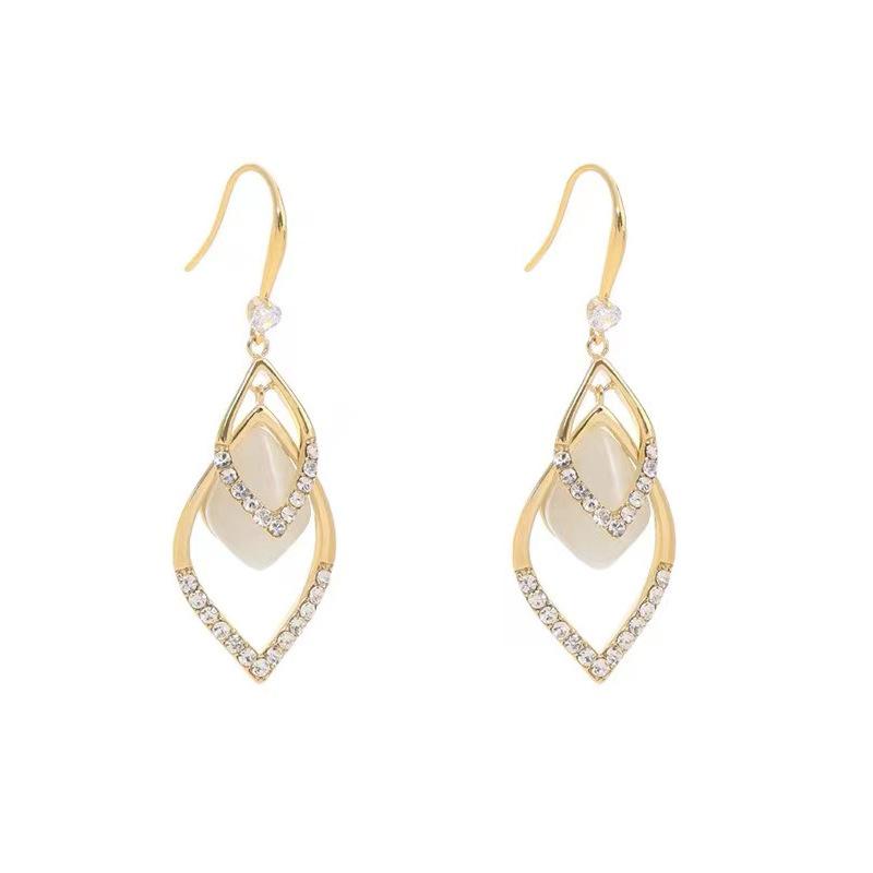 Anting Gantung Panjang Model Belah Ketupat Dengan Berlian Elegan Untuk Wanita 3